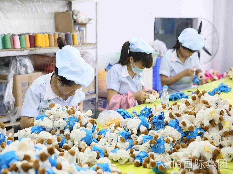 J9国际集团毛绒玩具厂家:必须让员工感受到家的温暖